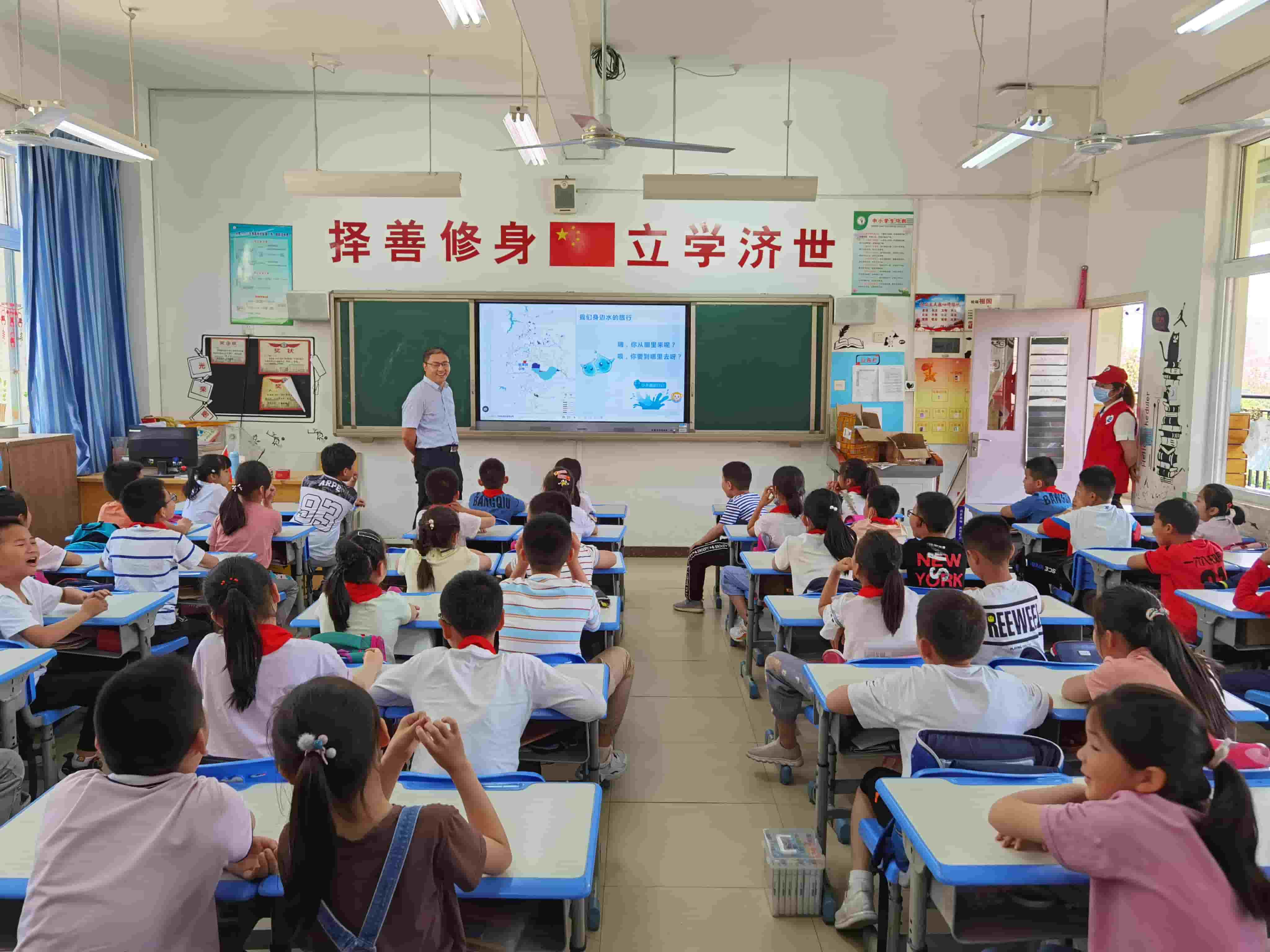 2021年6月4日，東華科技志愿團隊槍王一六八玫瑰園小學開展“青春志愿行，環(huán)保進課堂”活動（2）