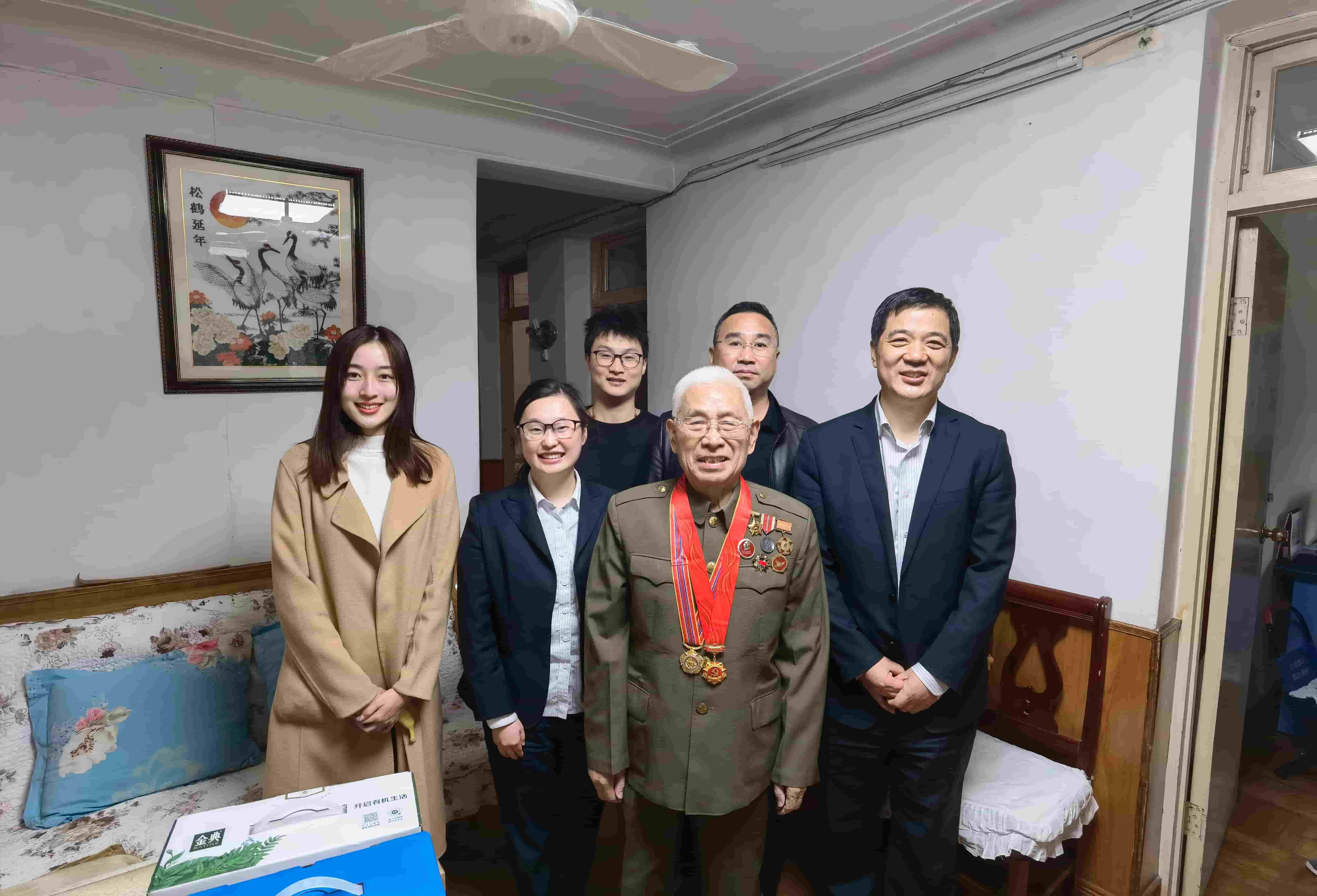 freecompress-2021年11月19日，東華科技聯(lián)合合肥市軍隊(duì)離退休干部第四干休所黨支部，看展“憶黨史、悟初心、擔(dān)使命”主題活動
